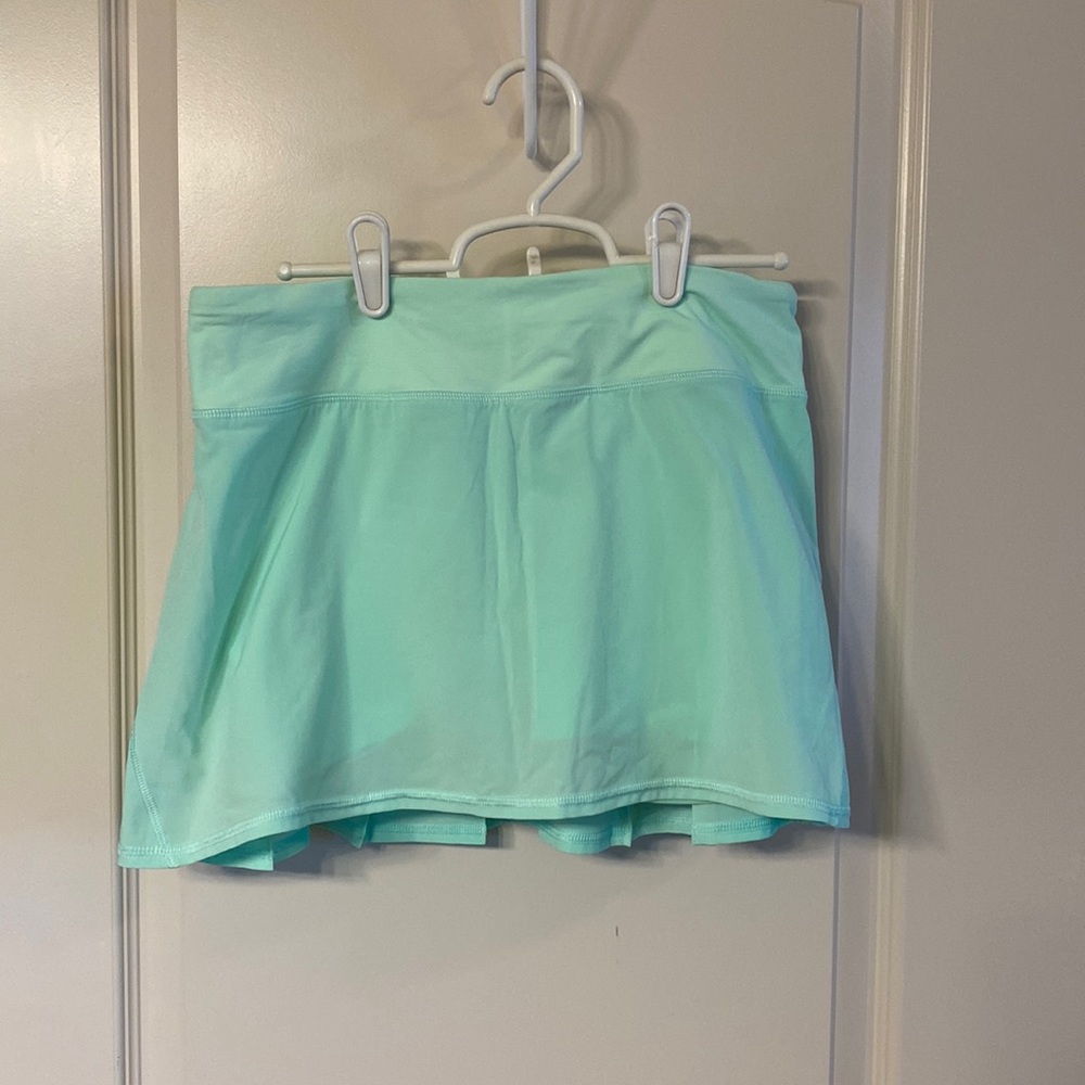 Lululemon running/tennis skirt size 6